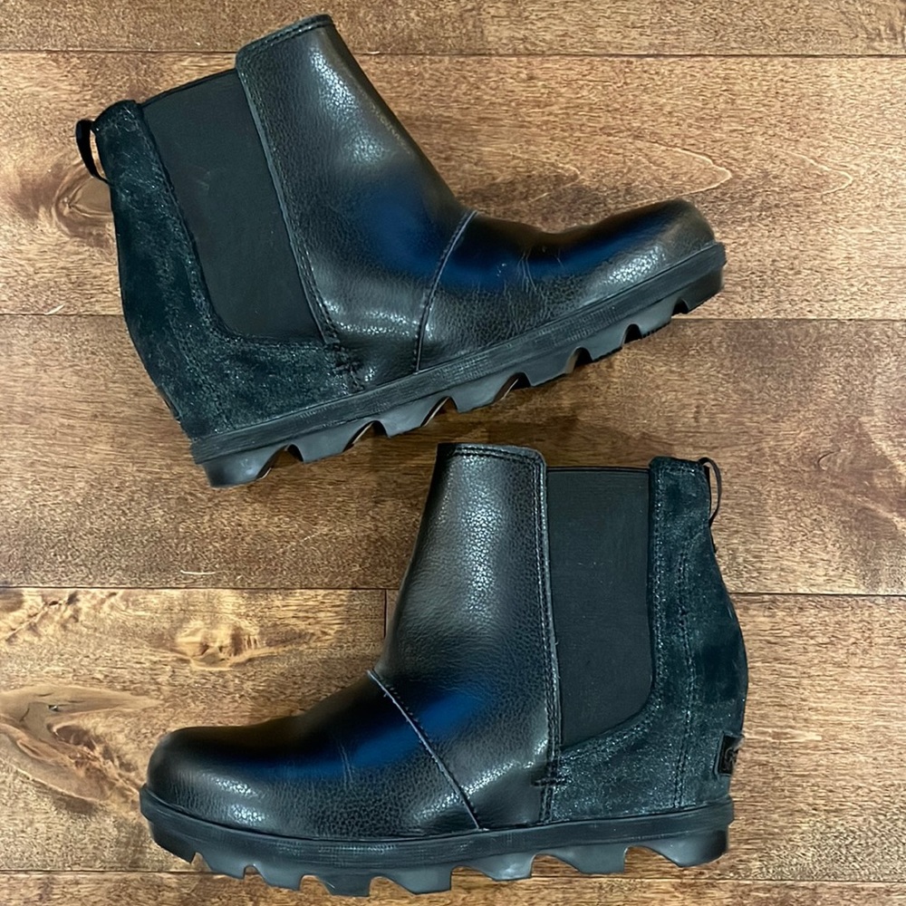 SOREL Joan of Arctic Wedge Chelsea size 4Y